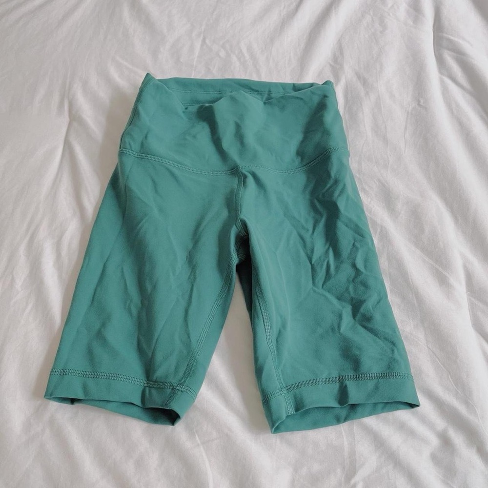 • really cute blueish-green lulu biker shorts !
• size 2
• $35
• barely used !